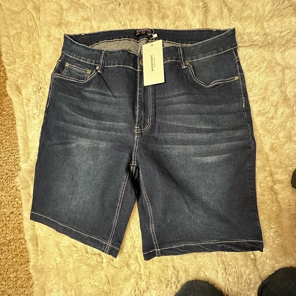 Bloomchic Dark Very Stretchy High Rise Dark Wash Denim Shorts, NWT, Size 20